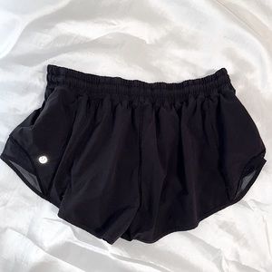 Lululemon women’s size 10 hotty hot low-rise shorts
